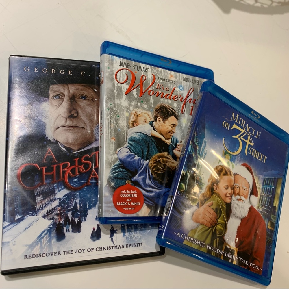 Bundle / 3 Christmas DVDS. Miracle on 34, It’s a Wonderful Life, Christmas Carol